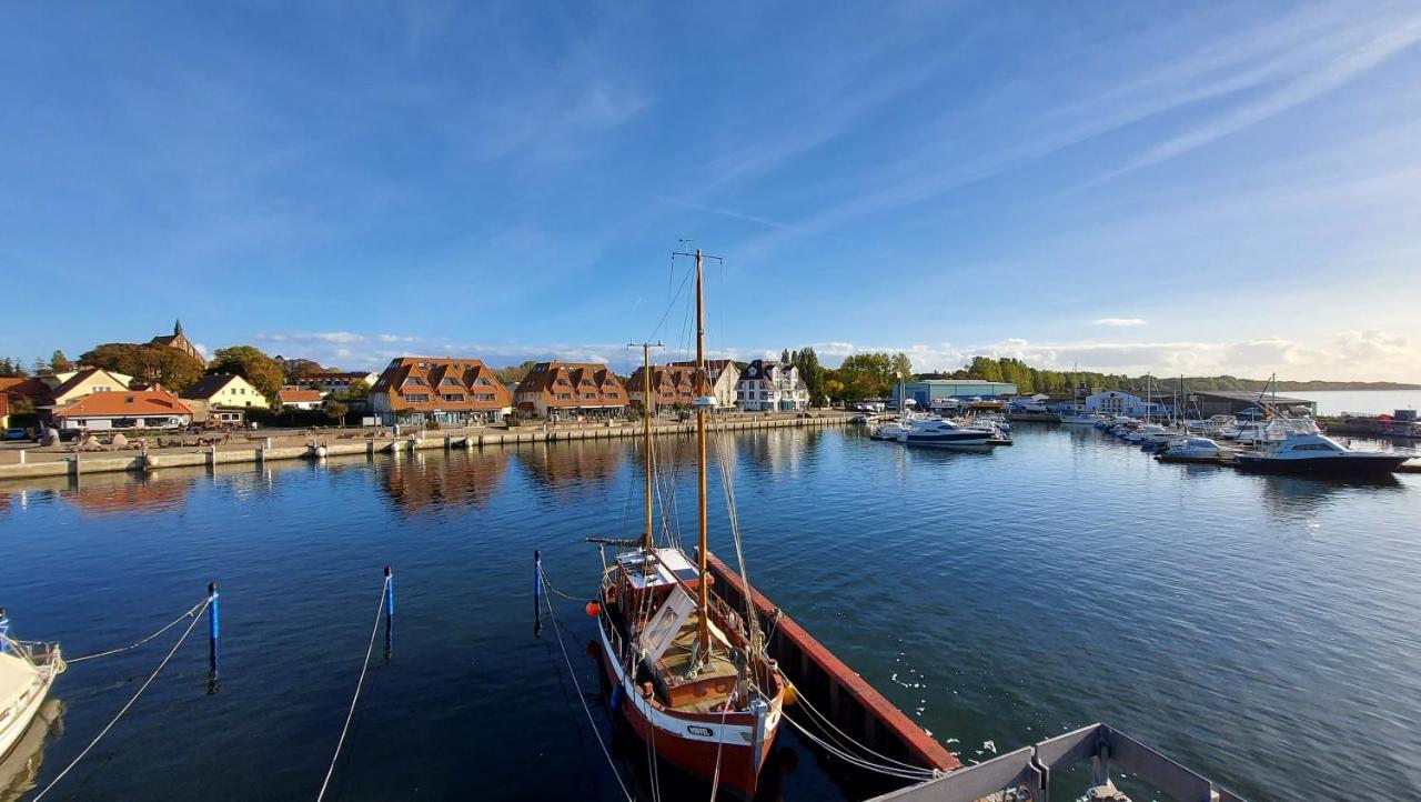 Ferienwohnung Im Uhlenhuus Wiek auf Rügen Exterior foto